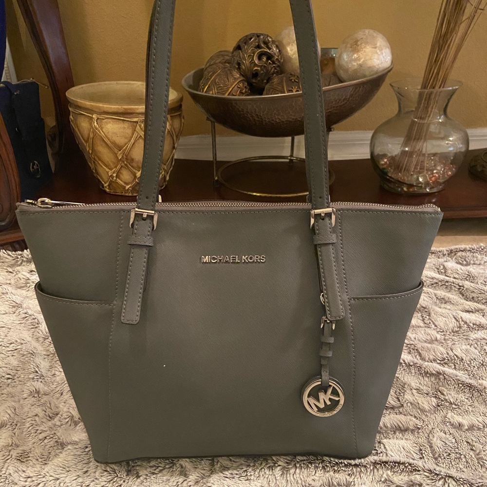 MICHAEL KORS Jet Set East West Top Zip Grey Tote